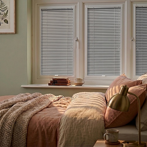 ash-pfit-wood-bedroom