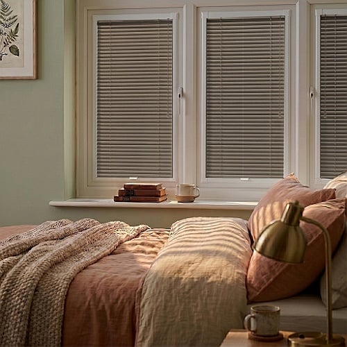 auburn-pfit-wood-bedroom