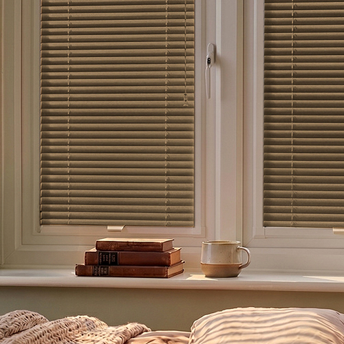 honey-pfit-wood-bedroom-close-up