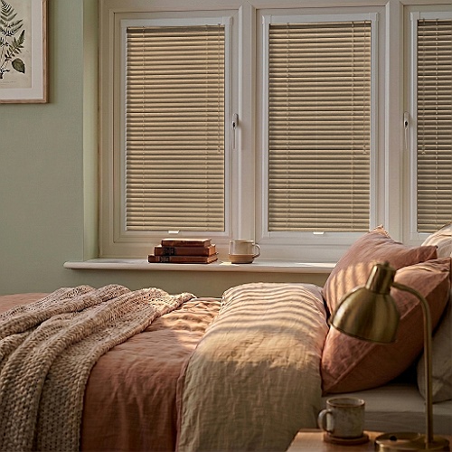 honey-pfit-wood-bedroom