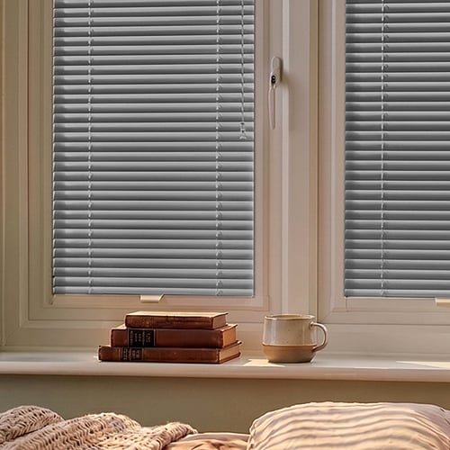 kalm-pfit-wood-bedroom-close-up