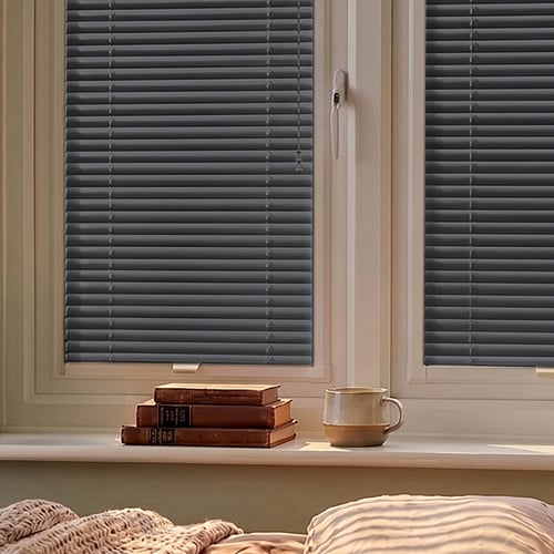 khol-pfit-wood-bedroom-close-up