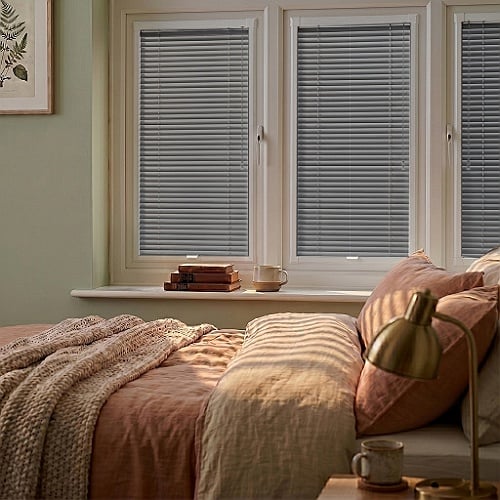 khol-pfit-wood-bedroom