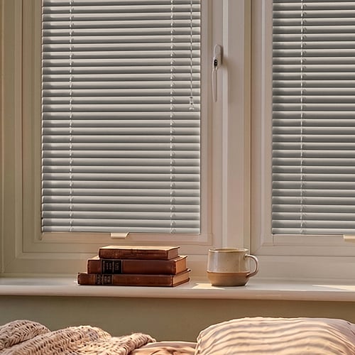 perla-pfit-wood-bedroom-close-up